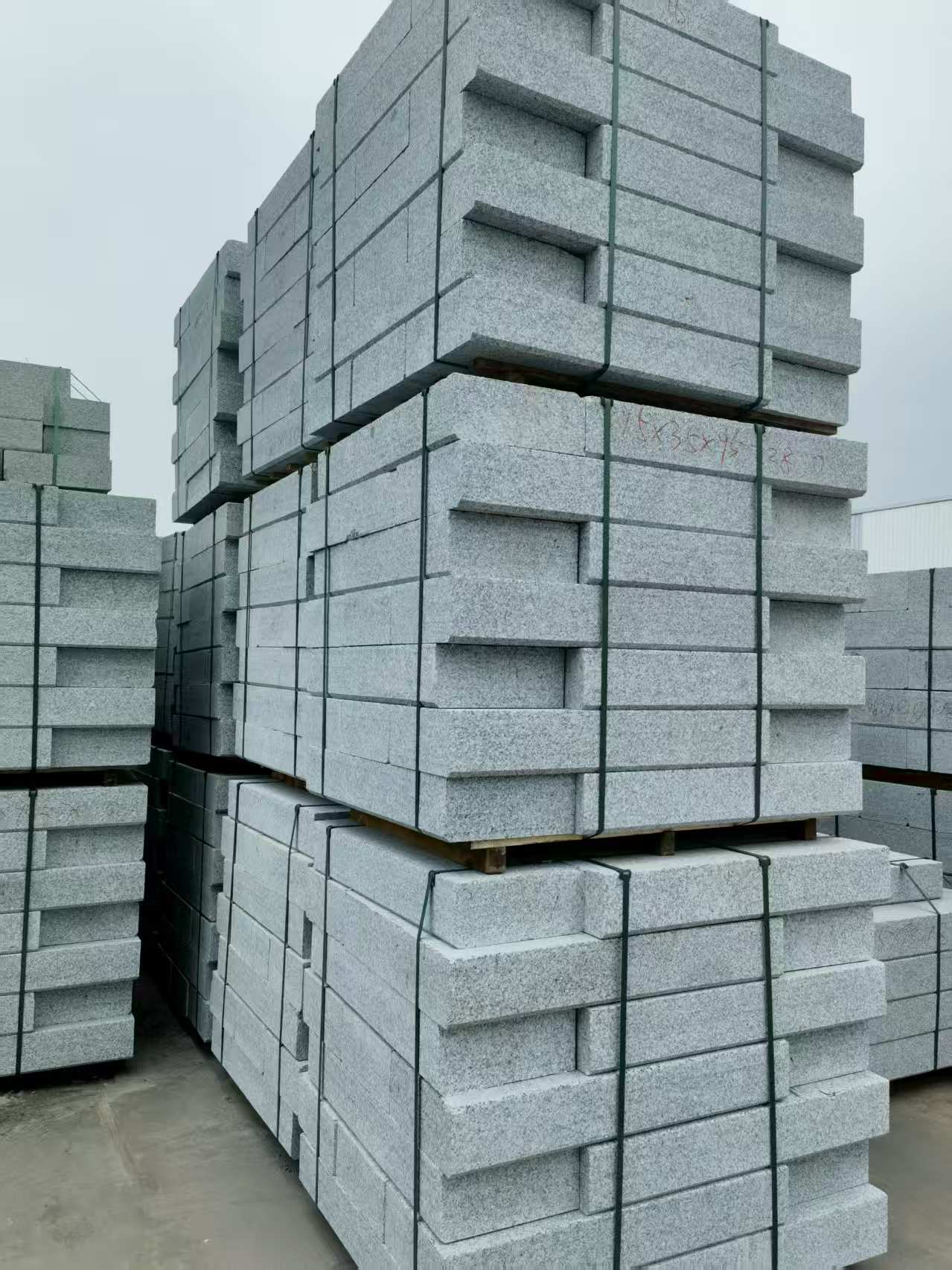 安庆 路沿石，板板正正的路沿石