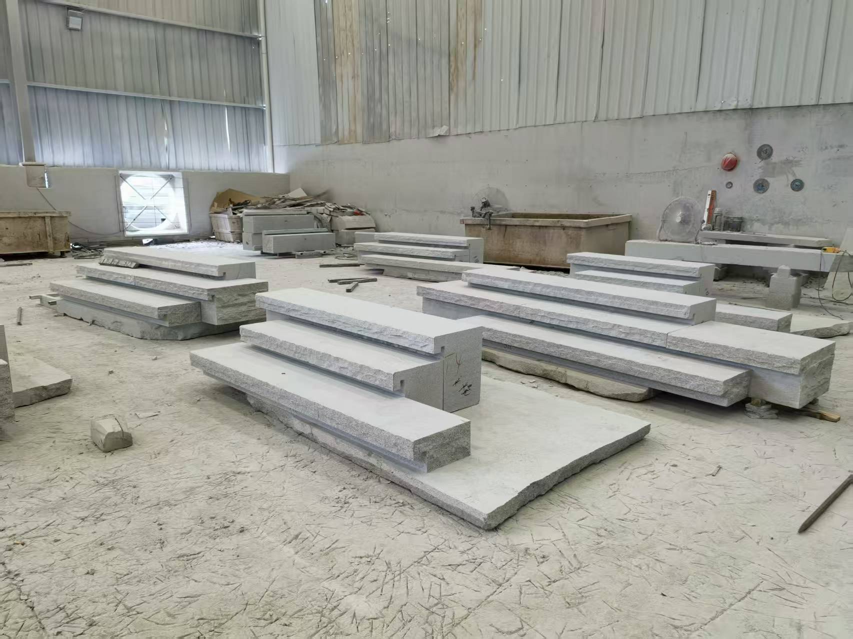 安庆 整石台阶（大面火烧+侧面自然面），出货前厂内拼装